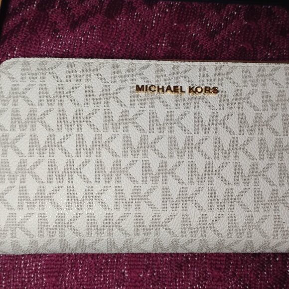 MICHEAL KORS (BRAND NEW) Wallet w/ wristlet - Picture 2 of 6